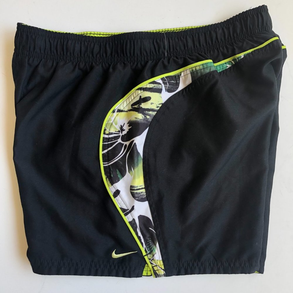 Nike Beachy Tropical Hawaiian Floral Accent Swim Trunks Coastal Vacation Island
